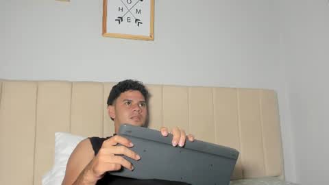 Snapshot of logan_9_ chatting on June 30, 3:29 am logan online show from June 30, 3:29 am