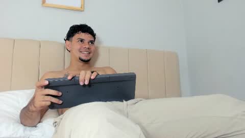 Snapshot of logan_9_ chatting on July 2, 11:00 pm logan online show from July 2, 11:00 pm