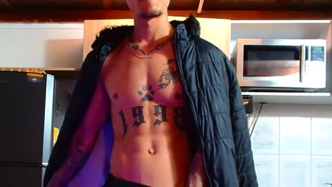 Snapshot of logan__777 chatting on November 16, 2:06 am Logan online show from November 16, 2:06 am