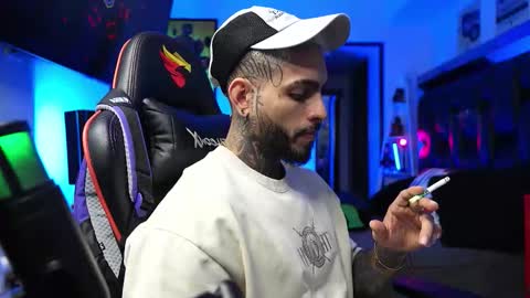 Snapshot of logan_hugh8 chatting on February 2, 3:38 am logan_hugh8 online show from February 2, 3:38 am