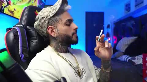 Snapshot of logan_hugh8 chatting on February 3, 6:40 am logan_hugh8 online show from February 3, 6:40 am