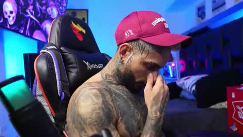 Snapshot of logan_hugh8 chatting on February 4, 1:28 pm logan_hugh8 online show from February 4, 1:28 pm