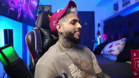 Snapshot of logan_hugh8 chatting on February 5, 7:02 am logan_hugh8 online show from February 5, 7:02 am