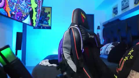 Snapshot of logan_hugh8 chatting on February 12, 2:50 am logan_hugh8 online show from February 12, 2:50 am