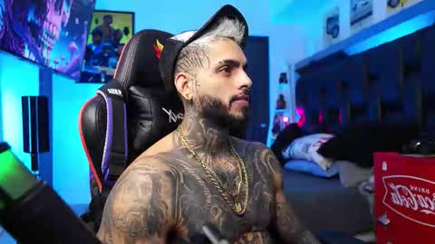 Snapshot of logan_hugh8 chatting on February 16, 10:28 pm logan_hugh8 online show from February 16, 10:28 pm