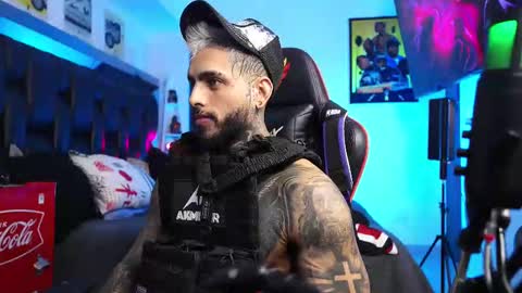 Snapshot of logan_hugh8 chatting on February 21, 9:38 pm logan_hugh8 online show from February 21, 9:38 pm