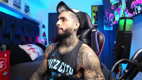 Snapshot of logan_hugh8 chatting on February 23, 6:00 am logan_hugh8 online show from February 23, 6:00 am