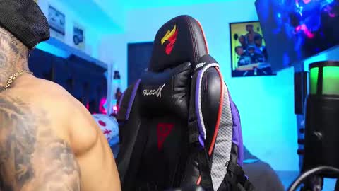 Snapshot of logan_hugh8 chatting on February 25, 1:15 am logan_hugh8 online show from February 25, 1:15 am