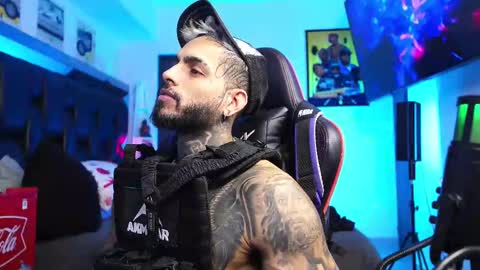 Snapshot of logan_hugh8 chatting on February 26, 3:05 am logan_hugh8 online show from February 26, 3:05 am