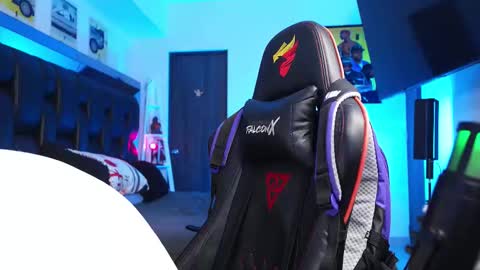 Snapshot of logan_hugh8 chatting on February 26, 3:11 pm logan_hugh8 online show from February 26, 3:11 pm