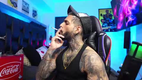 Snapshot of logan_hugh8 chatting on March 1, 12:40 pm logan_hugh8 online show from March 1, 12:40 pm