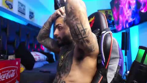 Snapshot of logan_hugh8 chatting on March 2, 4:36 am logan_hugh8 online show from March 2, 4:36 am