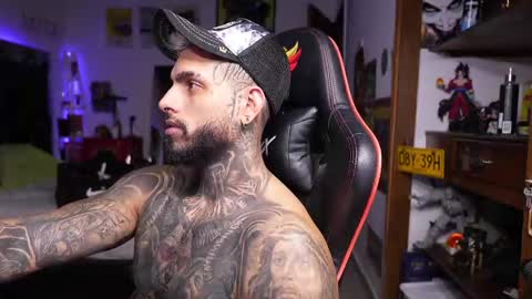 logan_hugh8 online show from April 23, 2:57 am