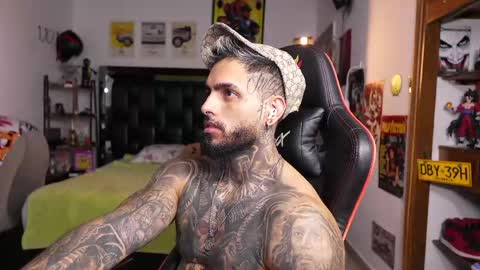 logan_hugh8 online show from May 21, 1:18 pm