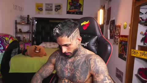logan_hugh8 online show from May 28, 1:47 am