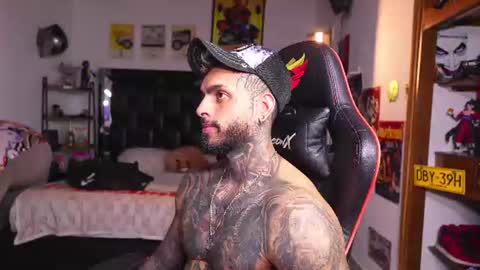 logan_hugh8 online show from June 11, 10:30 pm