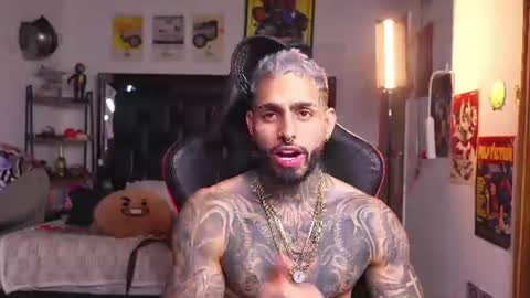 logan_hugh8 online show from July 27, 9:33 pm