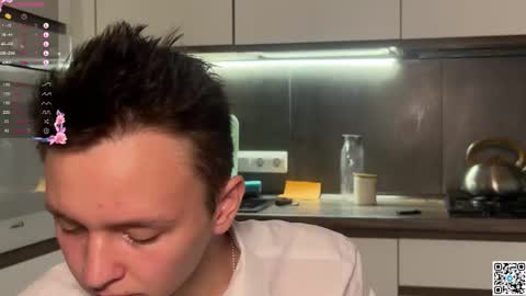 Snapshot of logan_mett chatting on October 13, 3:17 am Logan online show from October 13, 3:17 am