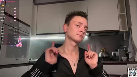 Snapshot of logan_mett chatting on October 13, 9:15 pm Logan online show from October 13, 9:15 pm