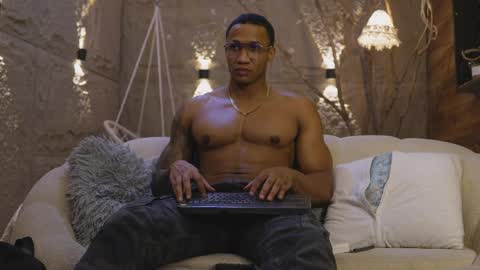 logan_varela online show from March 27, 9:03 pm