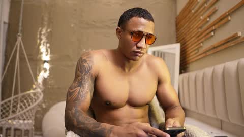 logan_varela online show from April 4, 4:48 pm