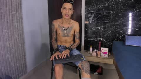 logan_wollff online show from April 7, 7:58 pm