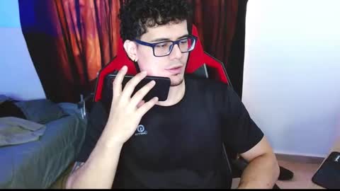 Snapshot of loganandrwz chatting on February 4, 1:28 pm Loganandrwz online show from February 4, 1:28 pm