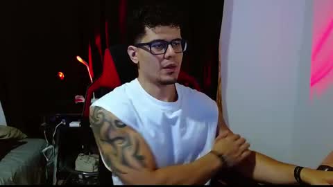 Snapshot of loganandrwz chatting on February 17, 12:51 am Loganandrwz online show from February 17, 12:51 am