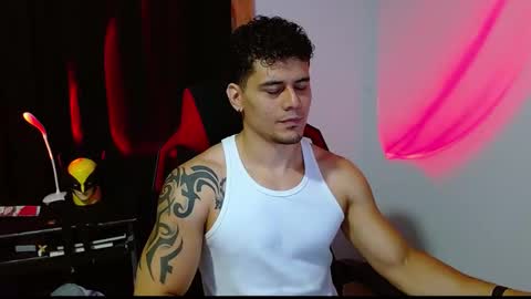 Snapshot of loganandrwz chatting on February 21, 1:06 am Loganandrwz online show from February 21, 1:06 am