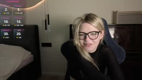 Logan and Katana online show from April 30, 1:28 pm