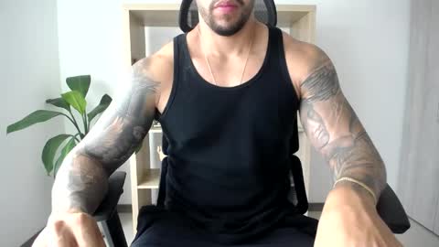 Snapshot of loganhod chatting on May 5, 9:01 pm Logan Wolfp online show from May 5, 9:01 pm