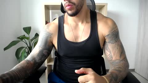 Snapshot of loganhod chatting on May 12, 9:12 pm Logan Wolfp online show from May 12, 9:12 pm