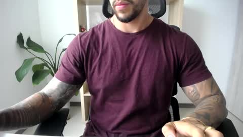 Snapshot of loganhod chatting on June 2, 10:12 pm Logan Wolfp online show from June 2, 10:12 pm
