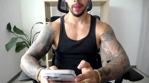 Snapshot of loganhod chatting on June 16, 8:22 pm Logan Wolfp online show from June 16, 8:22 pm