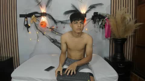 Snapshot of loganjhonson chatting on October 21, 2:45 am loganjhonson online show from October 21, 2:45 am