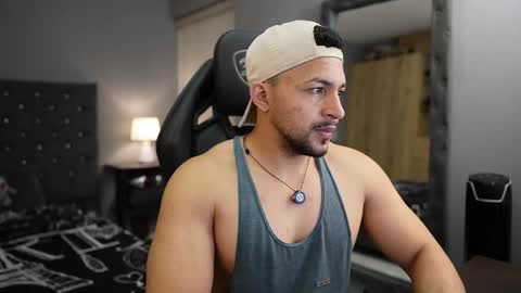 loganmartinx online show from March 15, 12:38 am