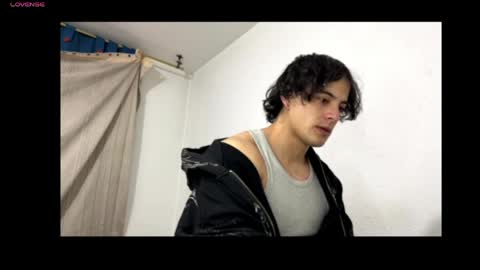 Snapshot of logann_x3 chatting on June 7, 4:16 am Logan online show from June 7, 4:16 am