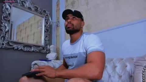 Snapshot of logansimmons chatting on October 6, 3:26 am U can call me Logan online show from October 6, 3:26 am