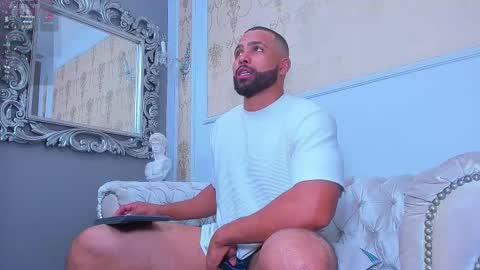 Snapshot of logansimmons chatting on November 6, 3:07 am U can call me Logan online show from November 6, 3:07 am