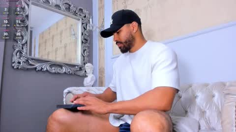 U can call me Logan online show from November 19, 2:11 am