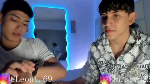 logantwink18 online show from April 1, 2:34 am