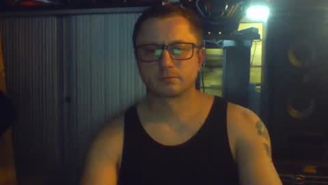 Tom online show from March 7, 9:17 pm