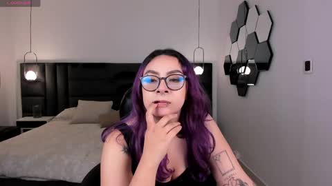 Snapshot of loiseharper chatting on June 6, 7:07 pm Loise online show from June 6, 7:07 pm