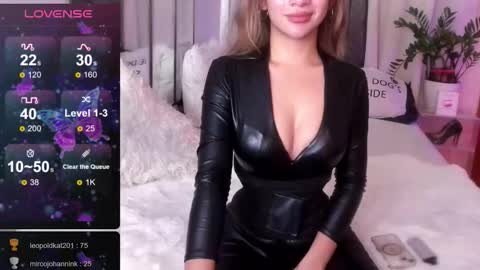 Snapshot of loisewilliams chatting on October 1, 5:19 pm Mistress L online show from October 1, 5:19 pm