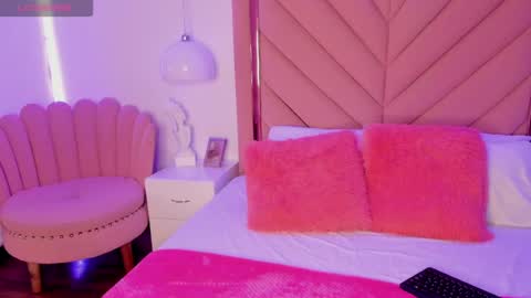 Snapshot of lola__26 chatting on June 10, 3:07 am Lola online show from June 10, 3:07 am