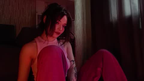 lola online show from March 25, 7:14 am