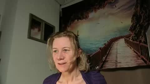Snapshot of lola_belgium chatting on April 23, 5:30 am lola_belgium online show from April 23, 5:30 am