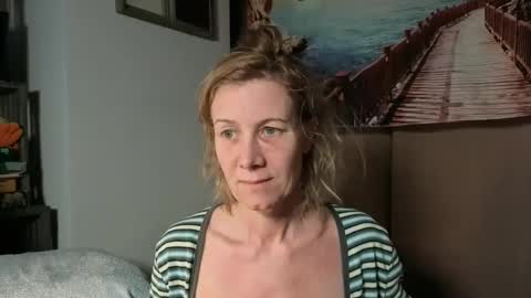 Snapshot of lola_belgium chatting on May 2, 6:40 am lola_belgium online show from May 2, 6:40 am