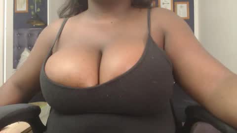 Snapshot of lola_honney chatting on January 6, 3:10 am lola_honney online show from January 6, 3:10 am