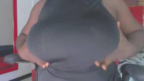 Snapshot of lola_honney chatting on April 11, 11:03 am lola_honney online show from April 11, 11:03 am